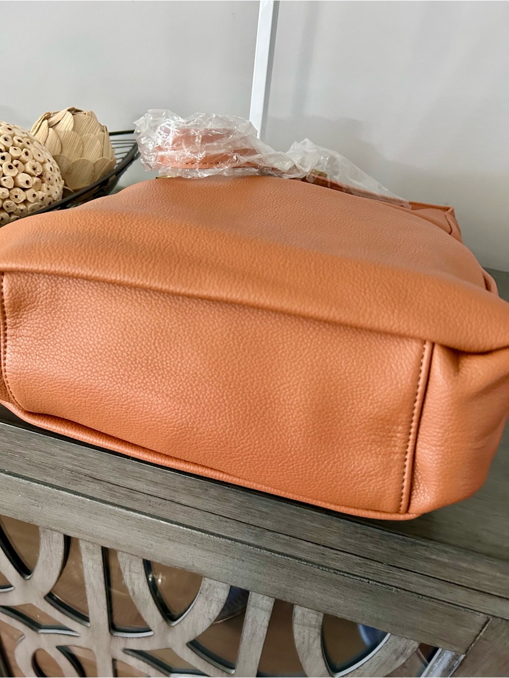 Low start ****Leather Bucket Shoulder Bag in Warm Tan - Picture 5 of 6